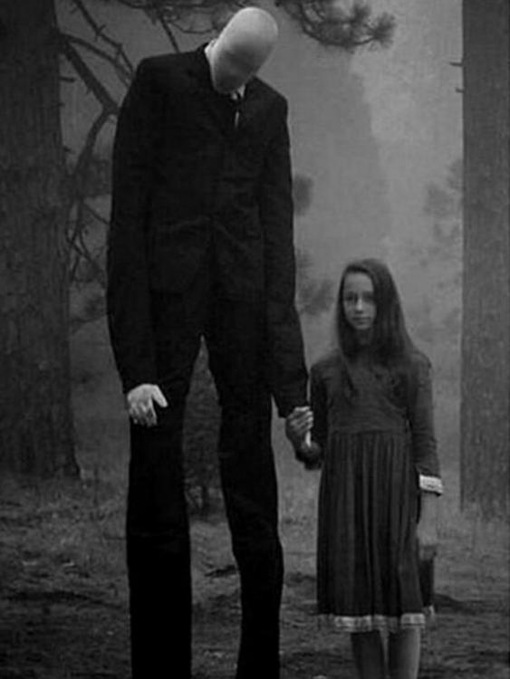 Slenderman.thumb.jpg.39859e0be8fbfdb80285dd0688f2558f.jpg